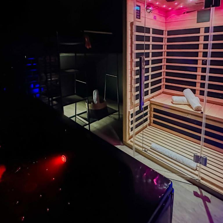 Night Desires vieille ville Annecy charmant - Studio Lit Queen-Size de Luxe - 12