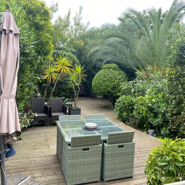 Stylish Cannes Apartment,only 60m to Sandy Beach, Privat 80m2 Garden, Central Location - Appartement - Vue sur Jardin - 1