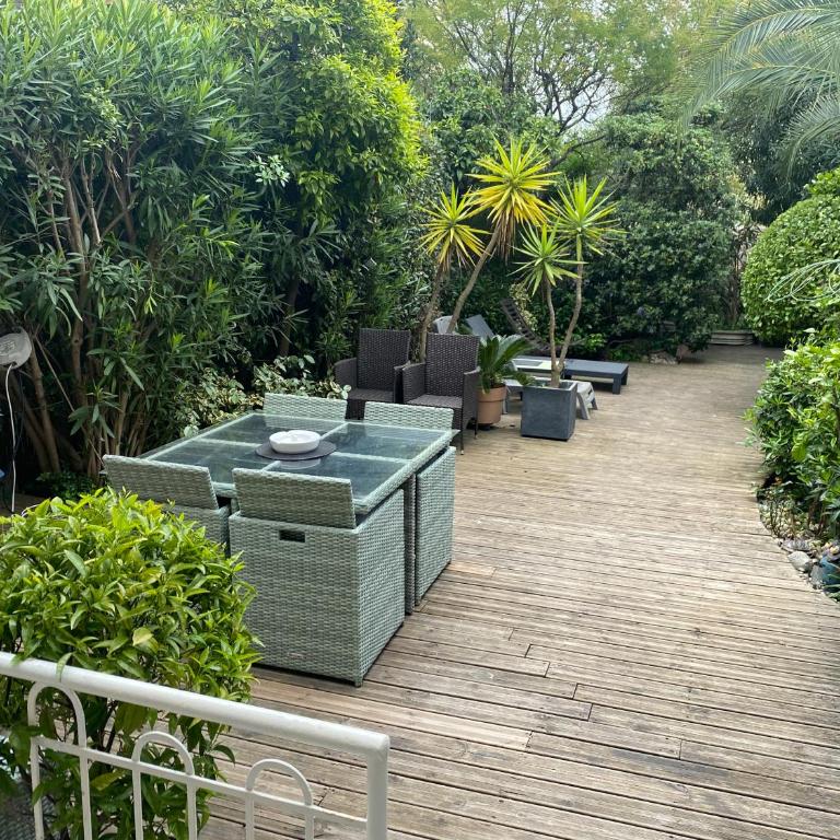 Stylish Cannes Apartment,only 60m to Sandy Beach, Privat 80m2 Garden, Central Location - Appartement - Vue sur Jardin - 5