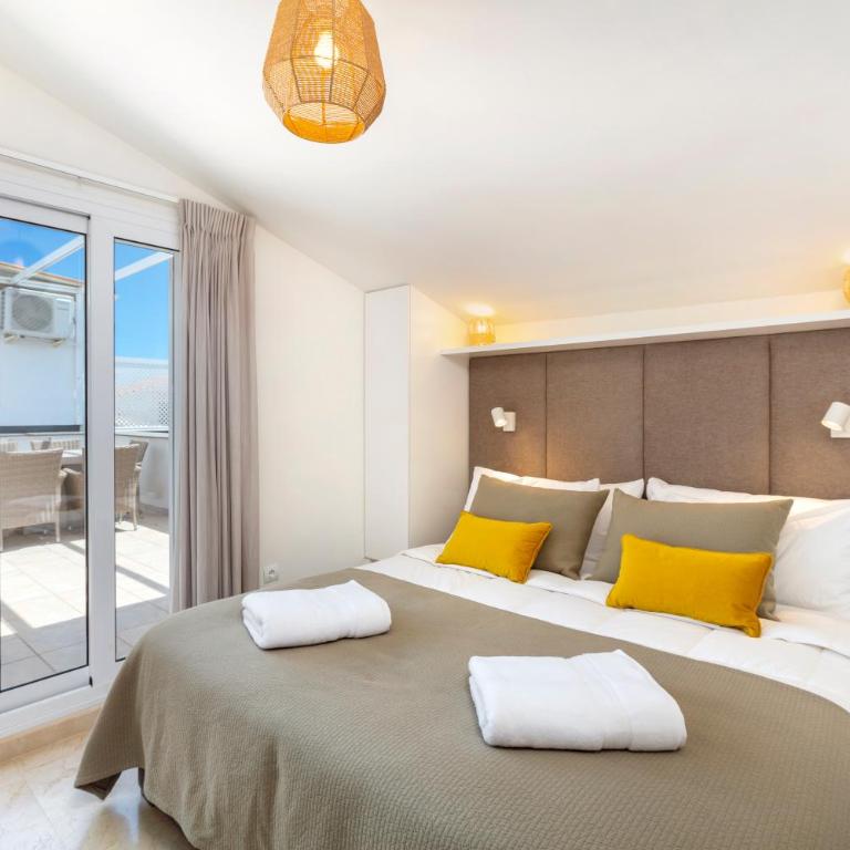 First Row Beach Villa - Villa - 9