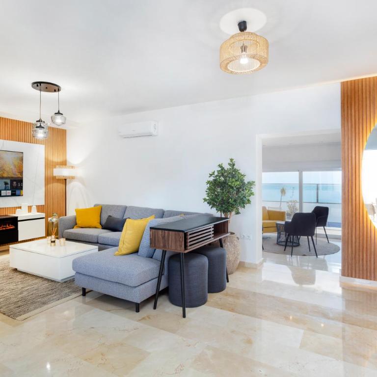 First Row Beach Villa - Villa - 17