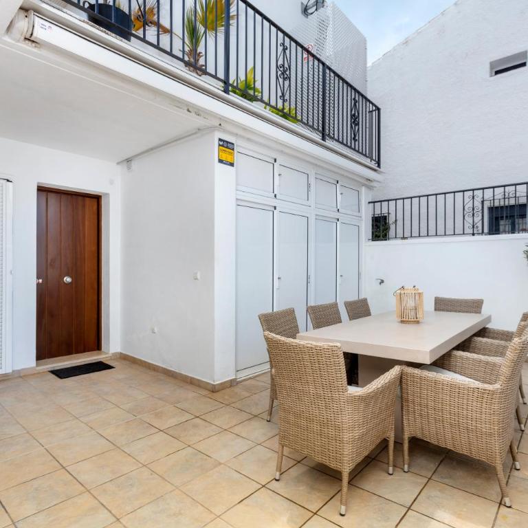 First Row Beach Villa - Villa - 21