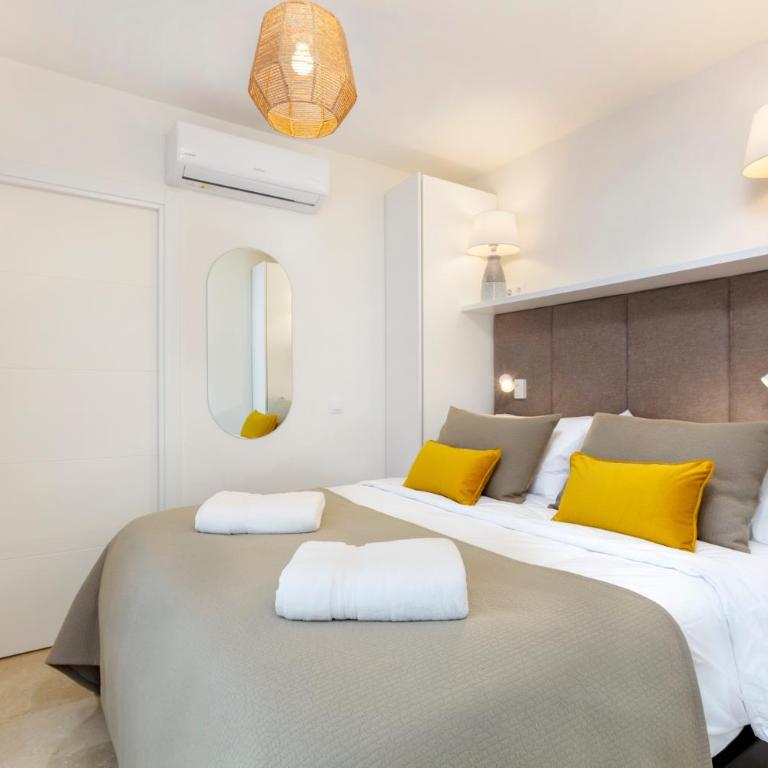 First Row Beach Villa - Villa - 22