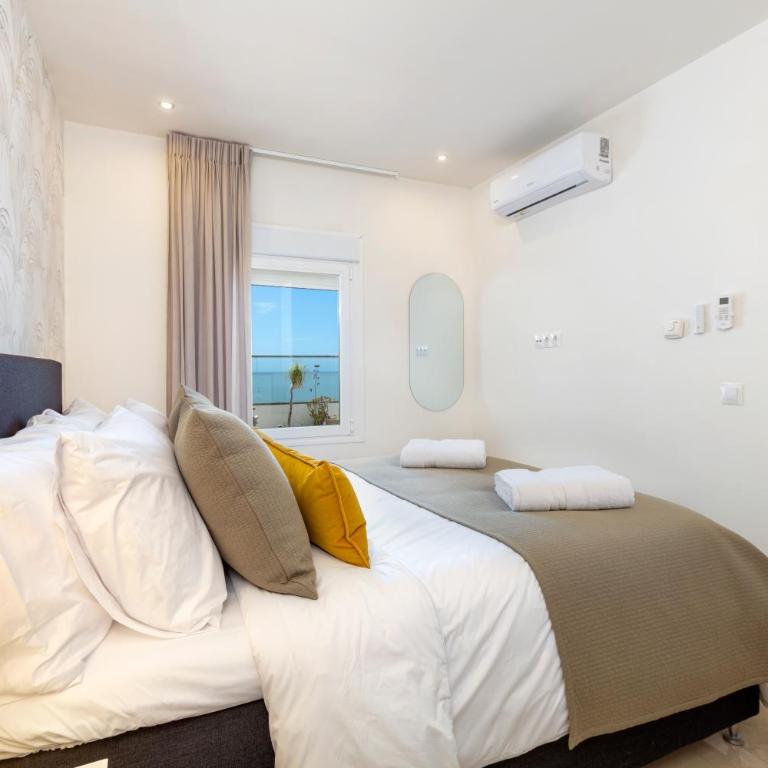 First Row Beach Villa - Villa - 35