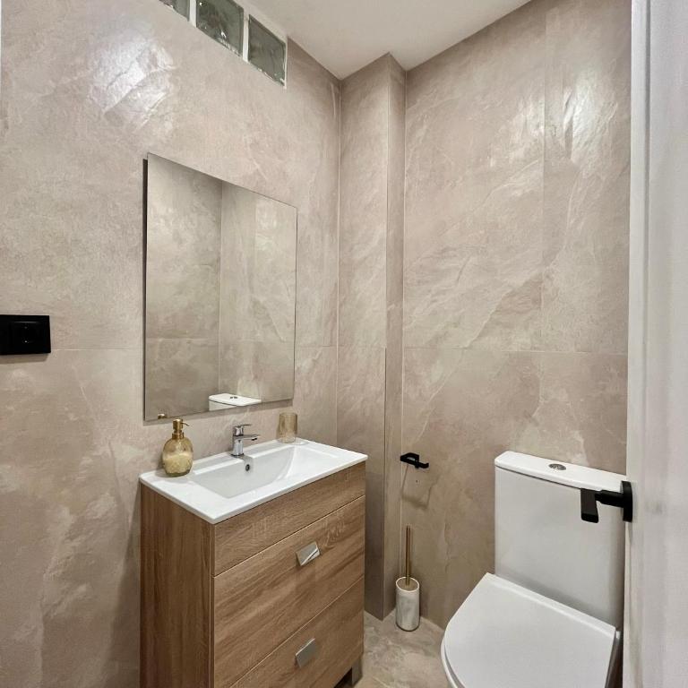 Apartamento con terraza junto a Plaza de Toros - One-Bedroom Apartment with Terrace - 24