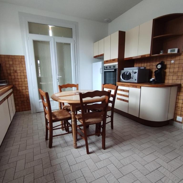 Maison au calme dans Bergerac proche du centre et des services - Four-Bedroom House - 14