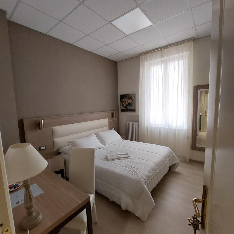 Hotel Tina - Camera Matrimoniale - 4