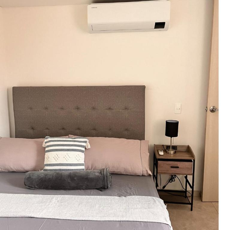 Local Gem with Terrace, Near Provenza - Apartamento - 12