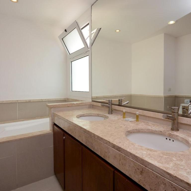 Luxury and confort in Quadra Alea - Two-Bedroom Deluxe Apartment with Balcony - 14