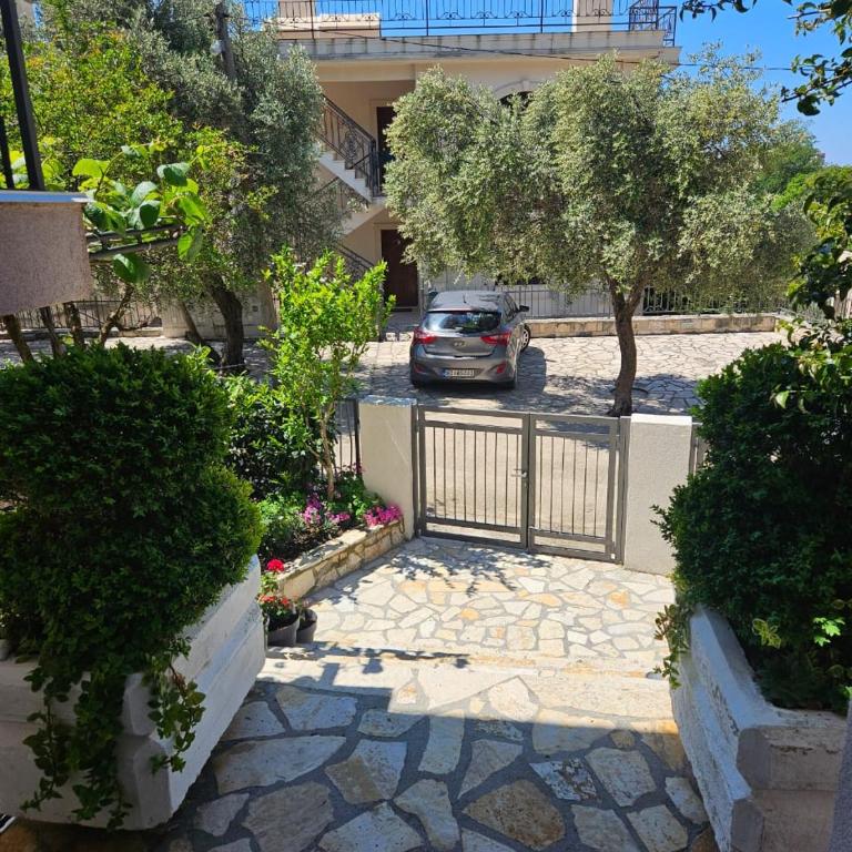 Vila Lučica apartman 2 pogled planina - One-Bedroom Apartment - 17