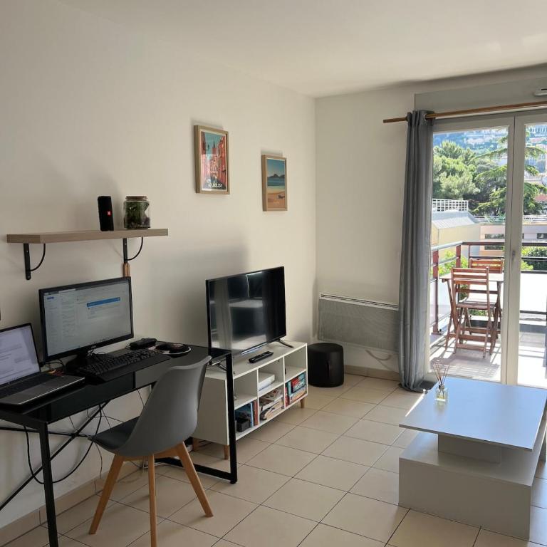 Nice 2P quiet, tram, convenient - Appartement 1 Chambre - 10
