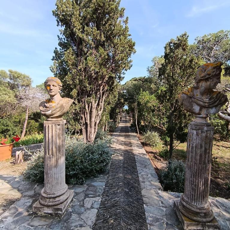 Isla Privada en Cadaqués de ensueño con 11 habitaciones dobles con baño privado y piscina - Villa - 51