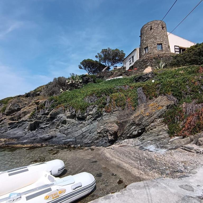 Isla Privada en Cadaqués de ensueño con 11 habitaciones dobles con baño privado y piscina - Villa - 27