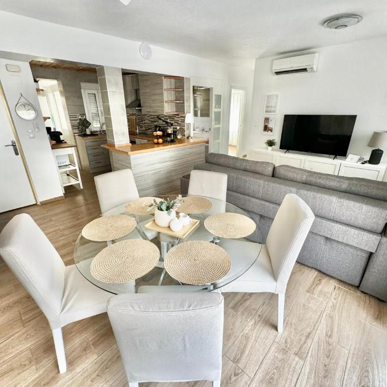 Del Mar 2 Deluxe Apartment Playa del Cura Torrevieja - Two-Bedroom Apartment - 1