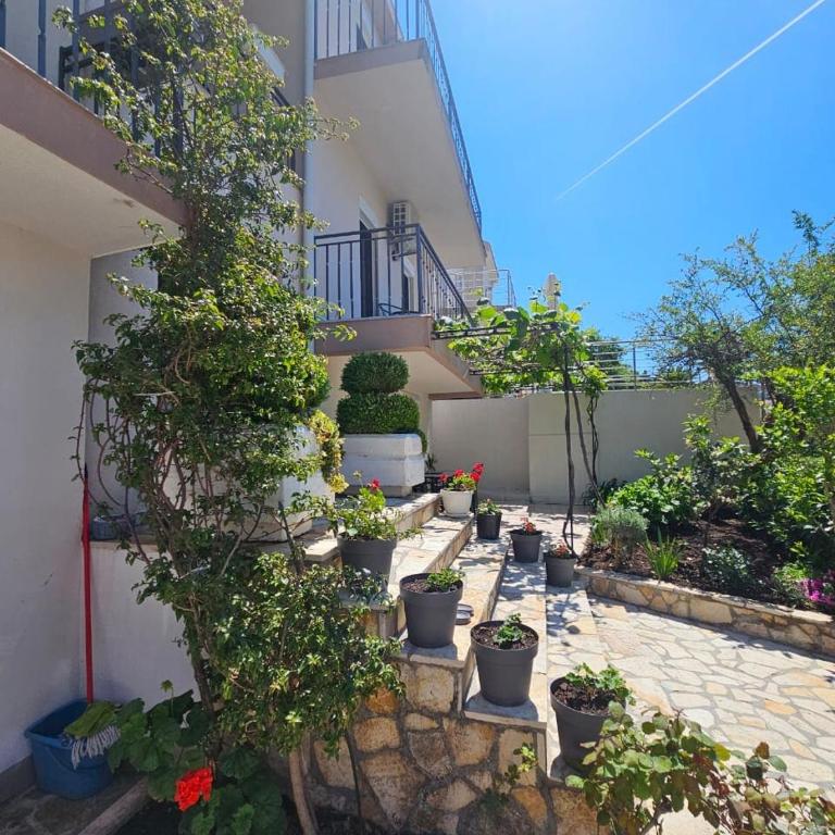 Vila Lučica apartman pogled na more - One-Bedroom Apartment - 1