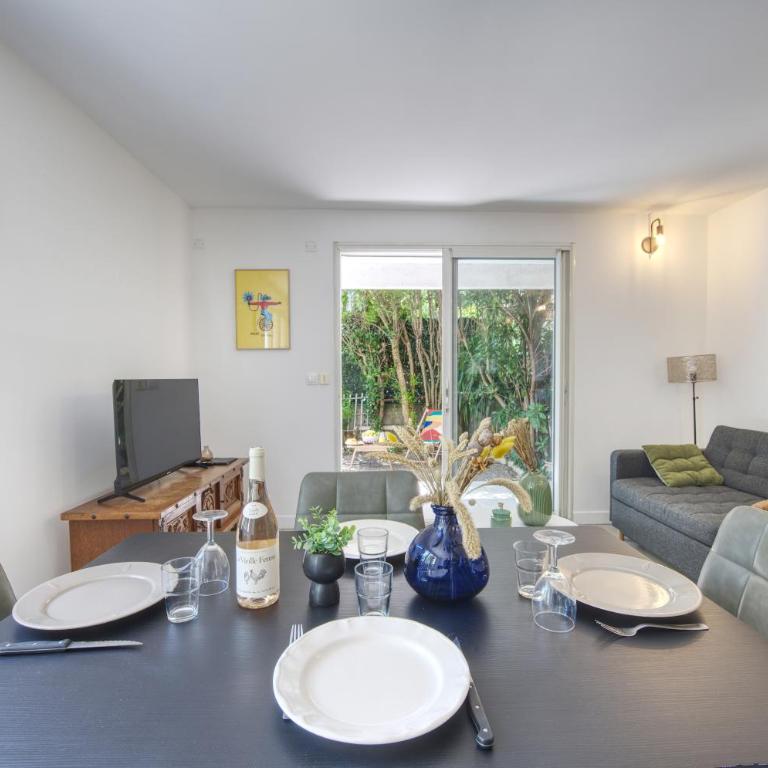 Le Cocon - Terrasse & BBQ - Centre historique Gare et Arènes à Proximité - Emplacement Idéal - Two-Bedroom Apartment - 25