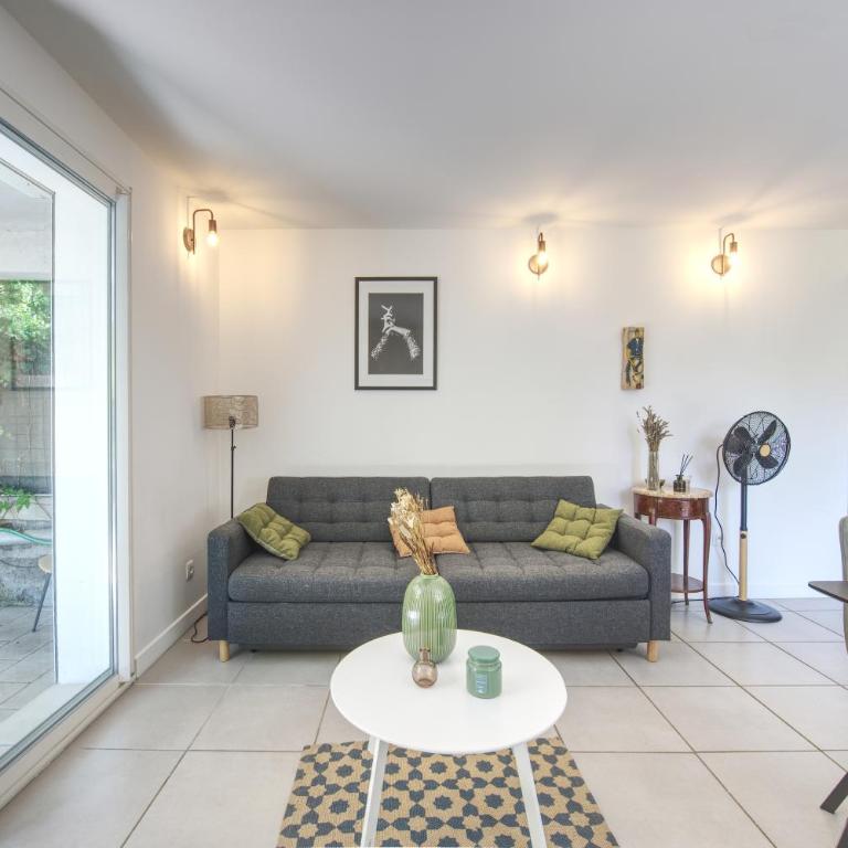 Le Cocon - Terrasse & BBQ - Centre historique Gare et Arènes à Proximité - Emplacement Idéal - Two-Bedroom Apartment - 13