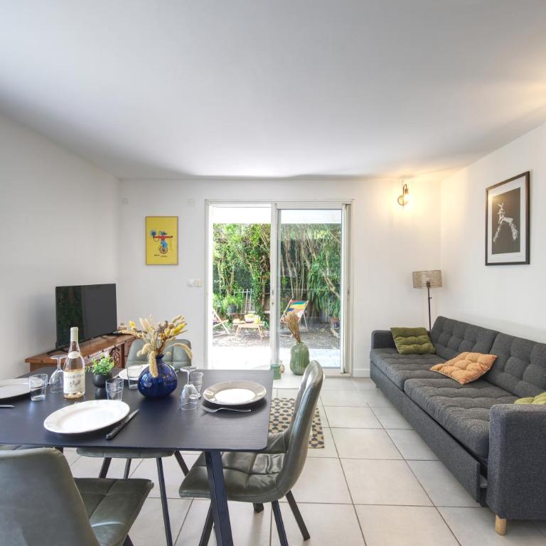 Le Cocon - Terrasse & BBQ - Centre historique Gare et Arènes à Proximité - Emplacement Idéal - Two-Bedroom Apartment - 5