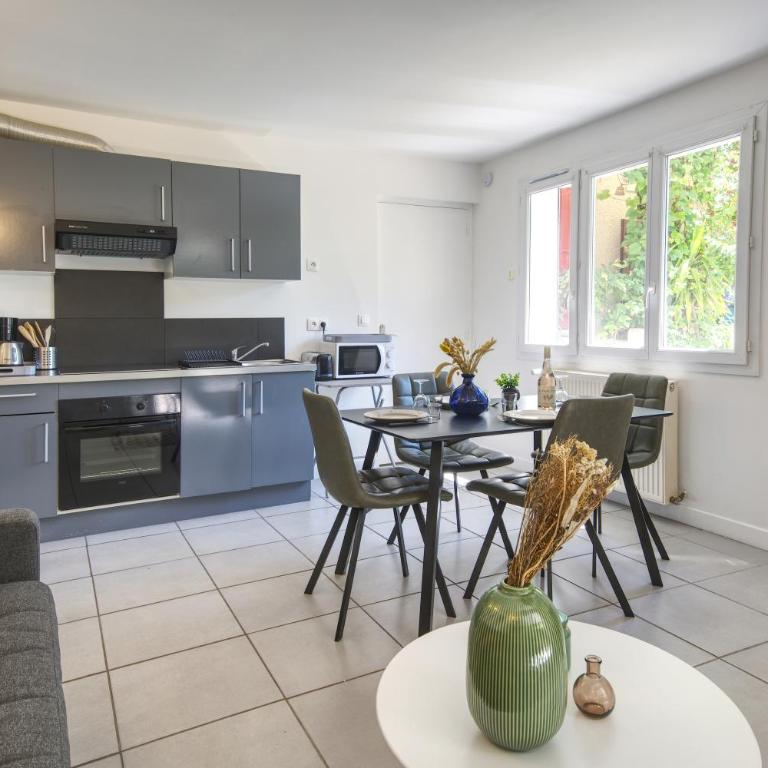 Le Cocon - Terrasse & BBQ - Centre historique Gare et Arènes à Proximité - Emplacement Idéal - Two-Bedroom Apartment - 11