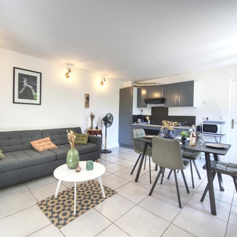 Le Cocon - Terrasse & BBQ - Centre historique Gare et Arènes à Proximité - Emplacement Idéal - Two-Bedroom Apartment - 3