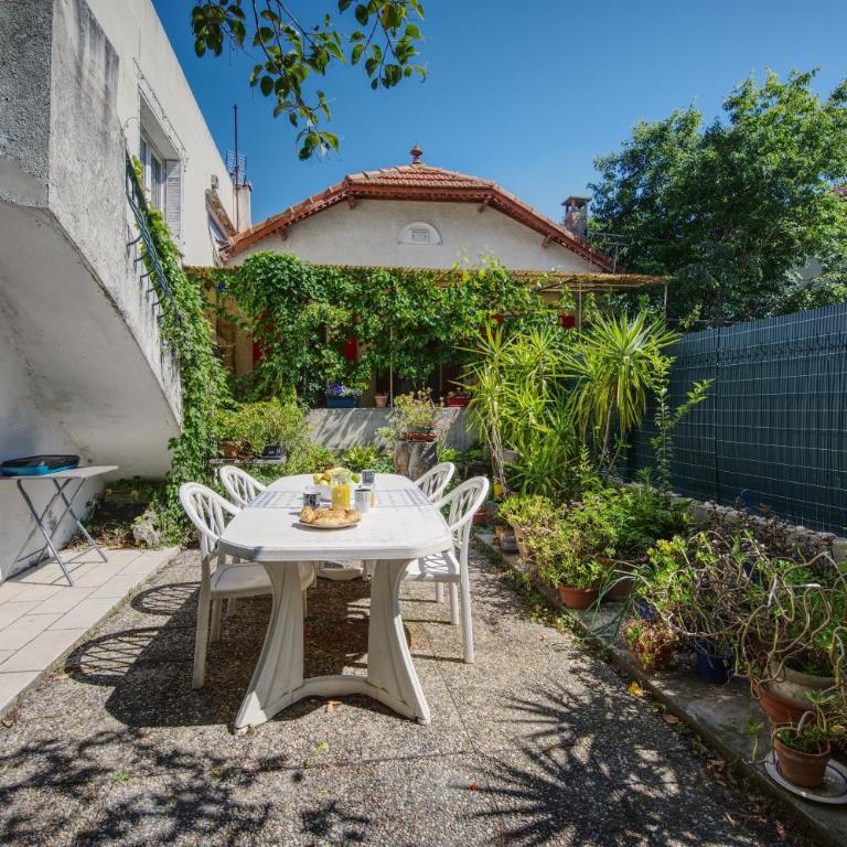 Le Cocon - Terrasse & BBQ - Centre historique Gare et Arènes à Proximité - Emplacement Idéal - Two-Bedroom Apartment - 6