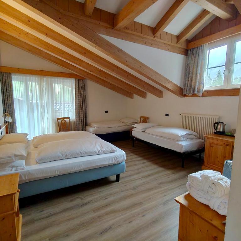 Hotel Valacia - Camera Familiare - 1