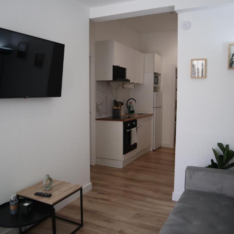Bonito piso en Madrid - Two-Bedroom Apartment - 2