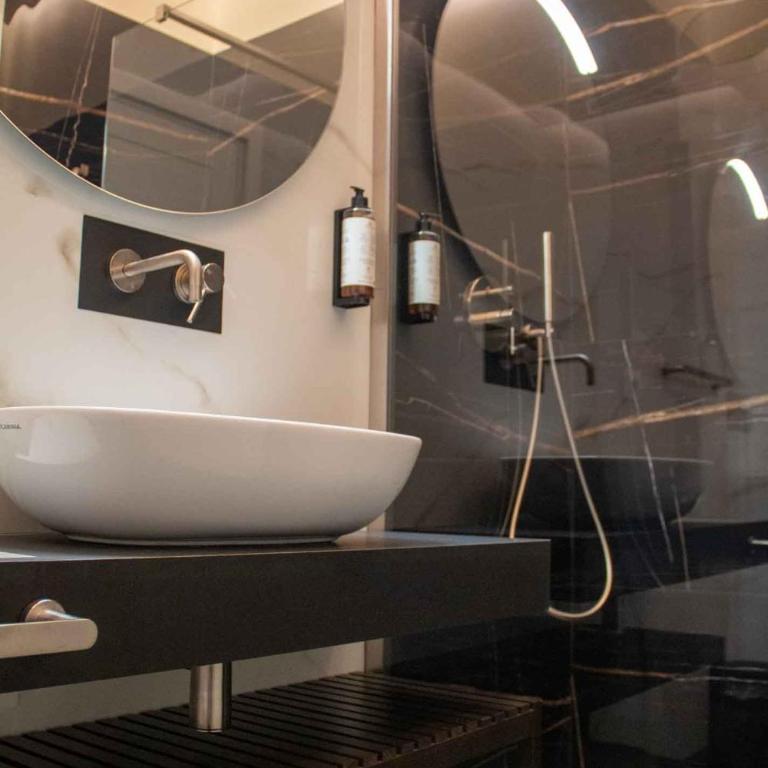 MARI Luxury Rooms and Suites - Camera Matrimoniale Deluxe con 1 Letto Supplementare - 12
