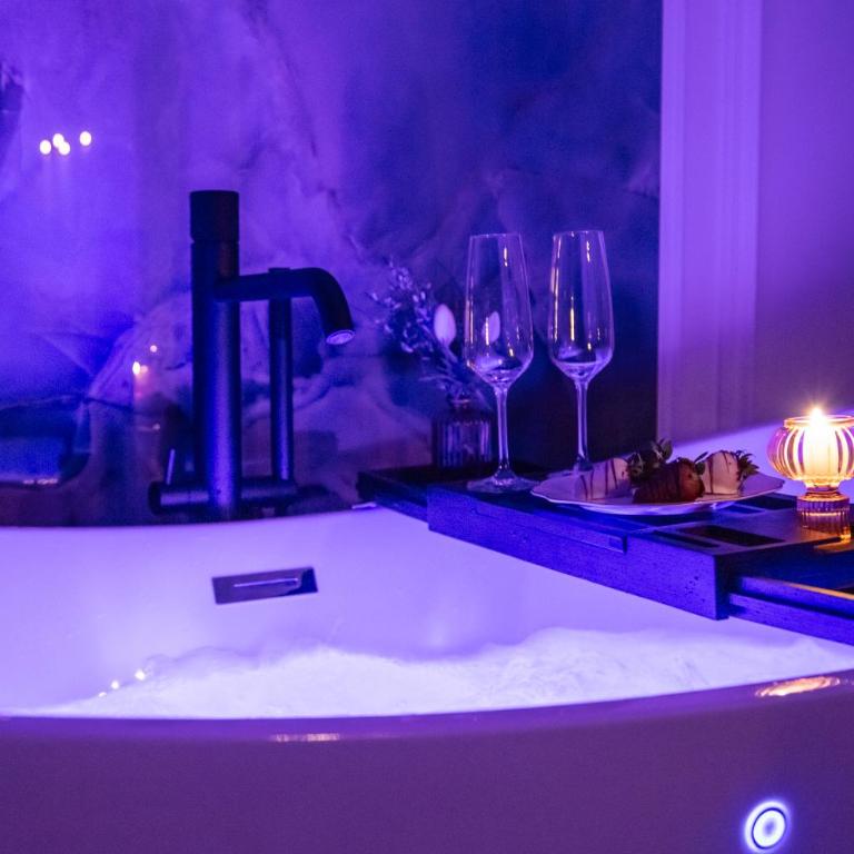 Dama Luxury Suites Pompei - Camera Queen con Vasca Idromassaggio - 4