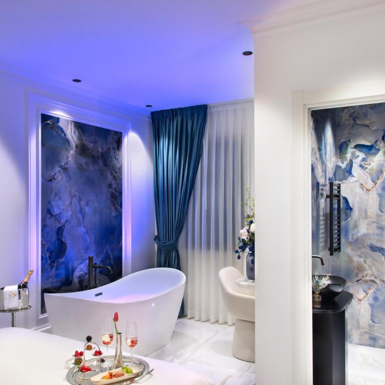 Dama Luxury Suites Pompei - Camera Queen con Vasca Idromassaggio - 2