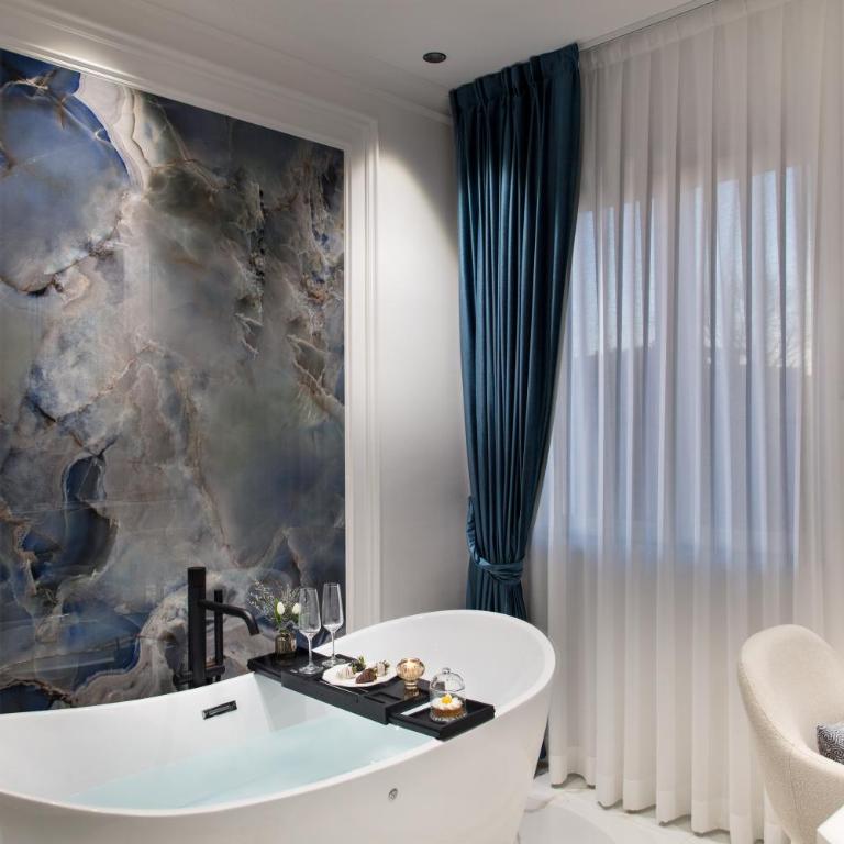 Dama Luxury Suites Pompei - Camera Queen con Vasca Idromassaggio - 12