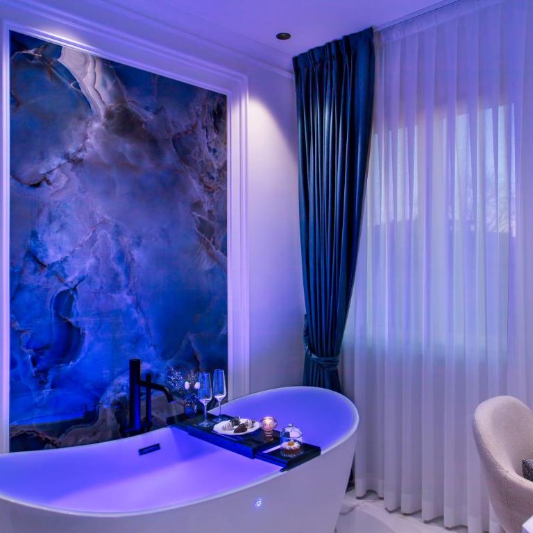 Dama Luxury Suites Pompei - Camera Queen con Vasca Idromassaggio - 21