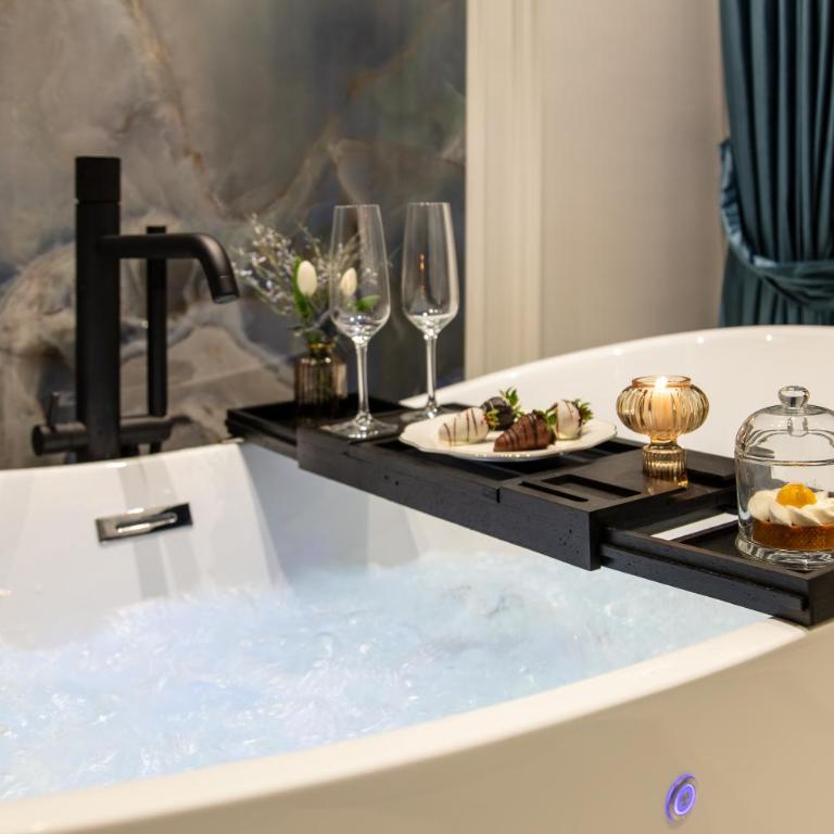 Dama Luxury Suites Pompei - Camera Queen con Vasca Idromassaggio - 25
