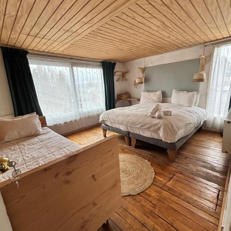 Casa Balmaceda Backpackers - Double Room with Private Bathroom - 2