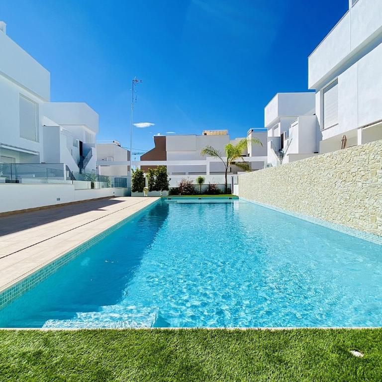 Modern 2Bedroom Apartment near the Beach - Apartamento de 2 dormitorios con vistas a la piscina - 1