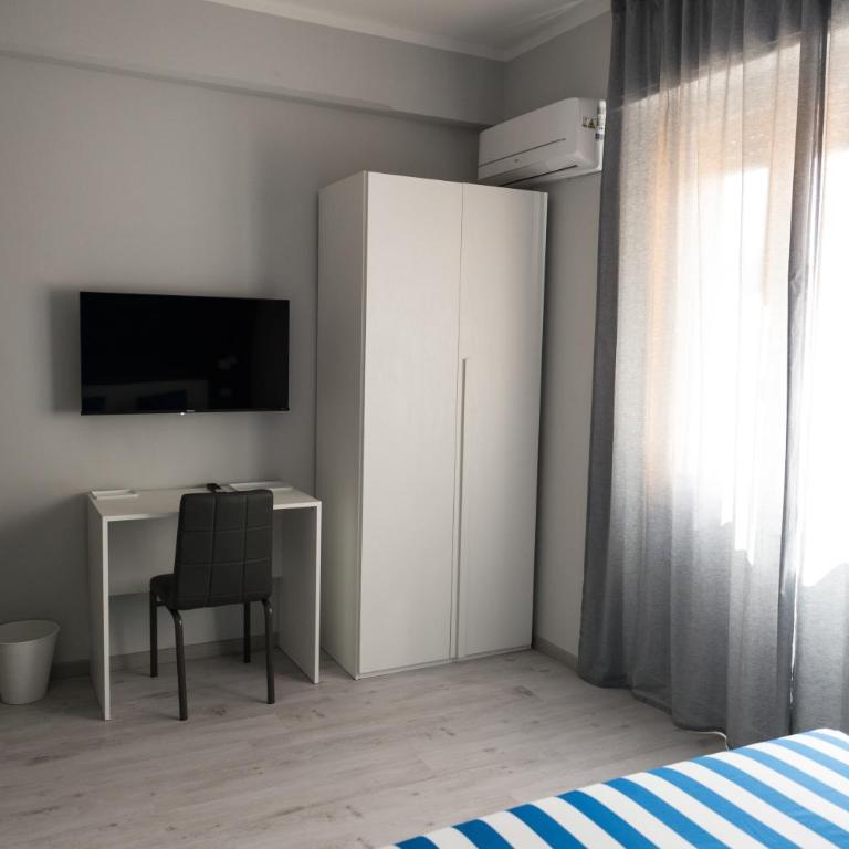 Affittacamere Poerio - Camera Matrimoniale con Bagno Privato - 2