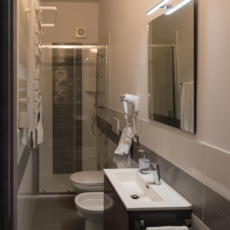 Affittacamere Poerio - Camera Matrimoniale con Bagno Privato - 4