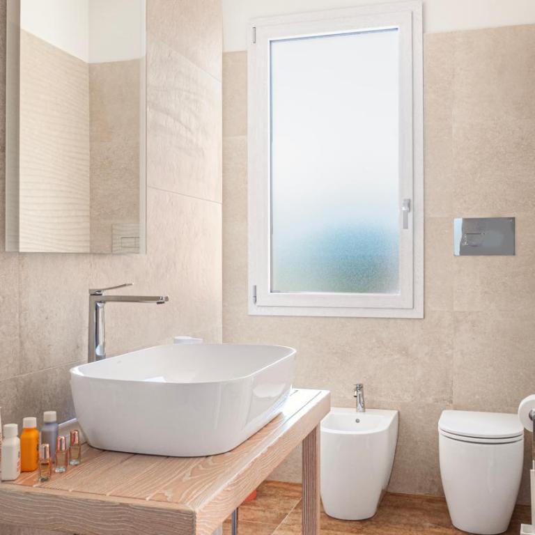 I Colori dell'Isola - Camera Tripla con Bagno Privato - 1