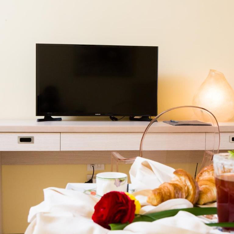 Club Hotel Olivi - Tennis Center - Junior Suite con Divano-Letto (2 Adulti) - 6