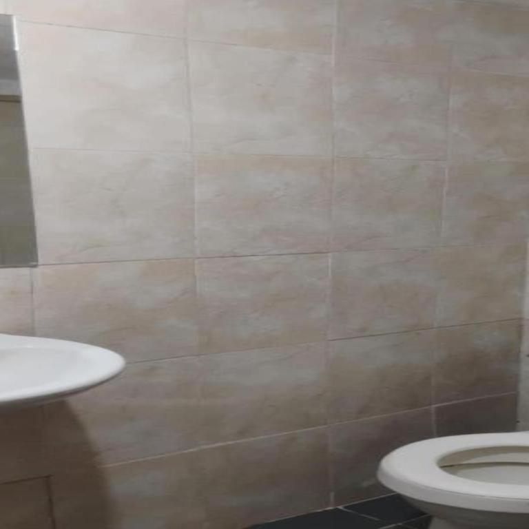 Hostal #10-33 - Quadruple Room with Private Bathroom - 2