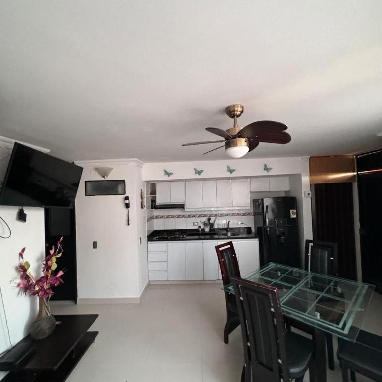 Apartamento cómodo y céntrico en El Rodadero Santa Marta - Two-Bedroom Apartment - 6