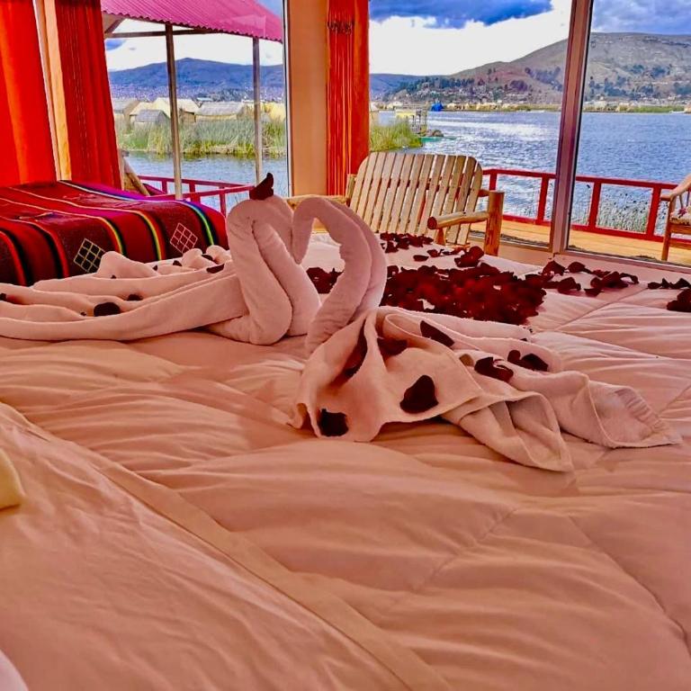 Uros Marca Lodge - Deluxe Double or Twin Room with Lake View - 7