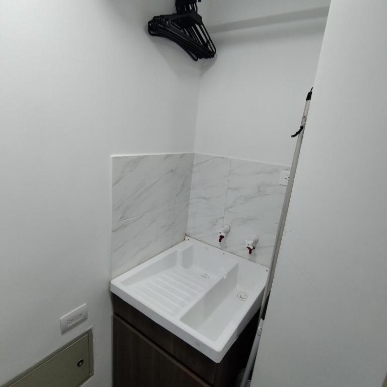 Apto cerca a Foscal, Ardila Lülle y HIC - Apartamento de 2 dormitorios con balcón - 14