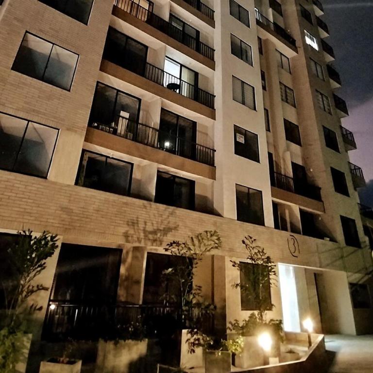 Apto cerca a Foscal, Ardila Lülle y HIC - Apartamento de 2 dormitorios con balcón - 2