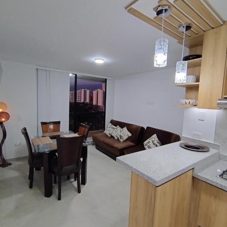 Apto cerca a Foscal, Ardila Lülle y HIC - Apartamento de 2 dormitorios con balcón - 5