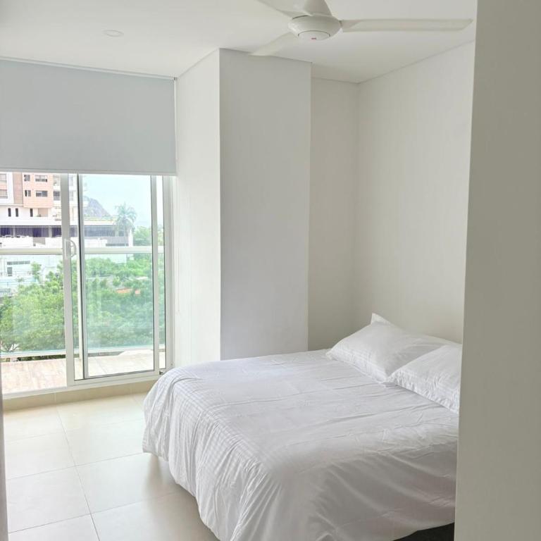 Moderno apartamento en Playa Salguero - Three-Bedroom Apartment with View - 3