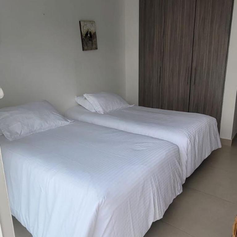 Moderno apartamento en Playa Salguero - Three-Bedroom Apartment with View - 4