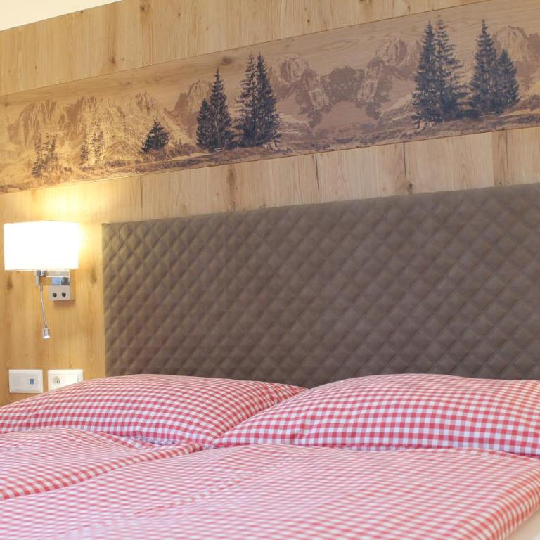 Hotel Sonne - Doppelzimmer mit Balkon - 13