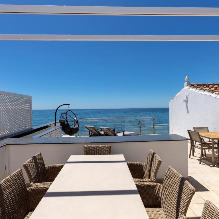 First Row Beach Villa - Villa - 90