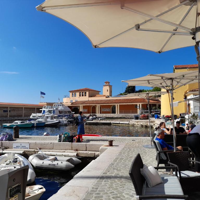Séjour chambre chez l'habitant 200 m mer plages Promenade des Anglais - Appartement - Rez-de-Chaussée - 32